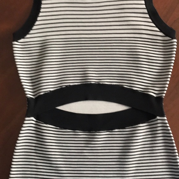 GUESS DRESS - Picture 4 of 7